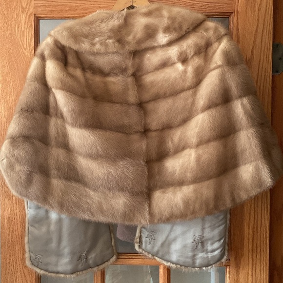 Avenue Montaigne Women’s O/S Mink Fur Stole With Satin Lining Color Autumn Haze - Picture 2 of 12